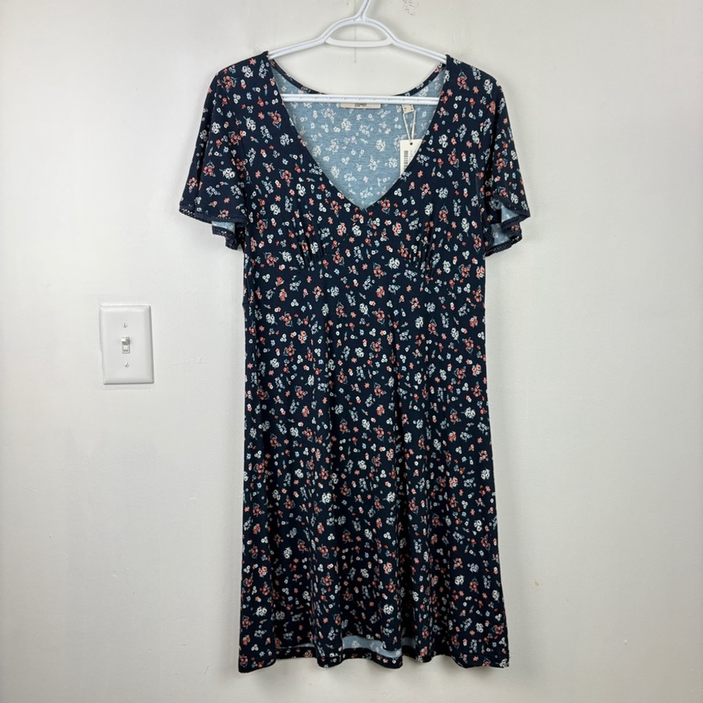 NWT Espirit Floral V-Neck Dress